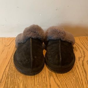 Ugg slippers grey and black size 7 runs small